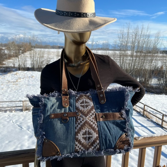 Retro Denim 90s Vibe Tribal Myra Bag Rug & Leather Tote satchel Aztec New - Picture 3 of 6